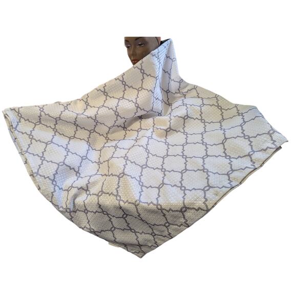 MON CHATEAU! SHIMMERY DOT TEXTURED WHITE, GRAY PATTERNED SHOWER CURTAIN, FABRIC! - Picture 5 of 9